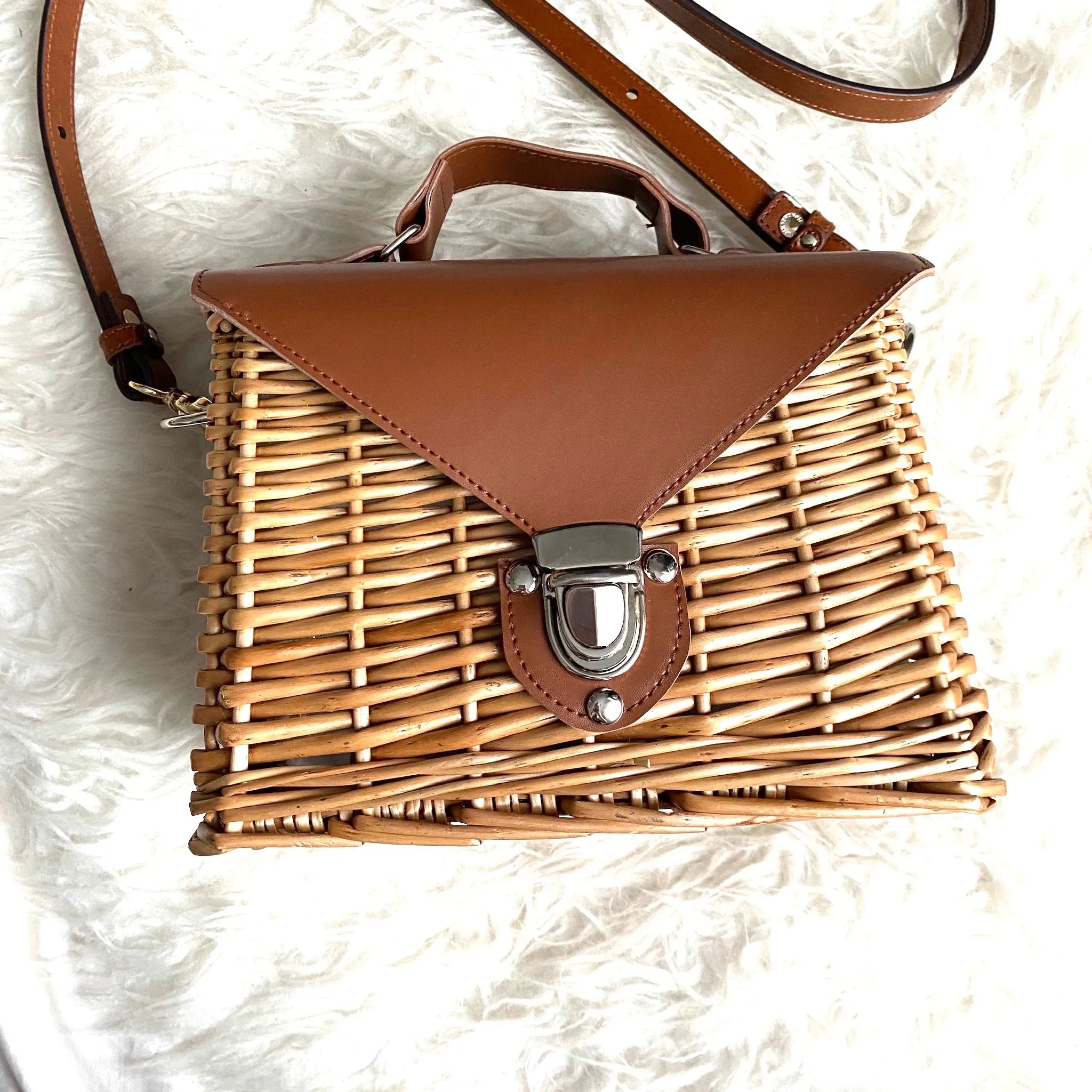 En Creme Woven Rattan and Leather Crossbody NWT