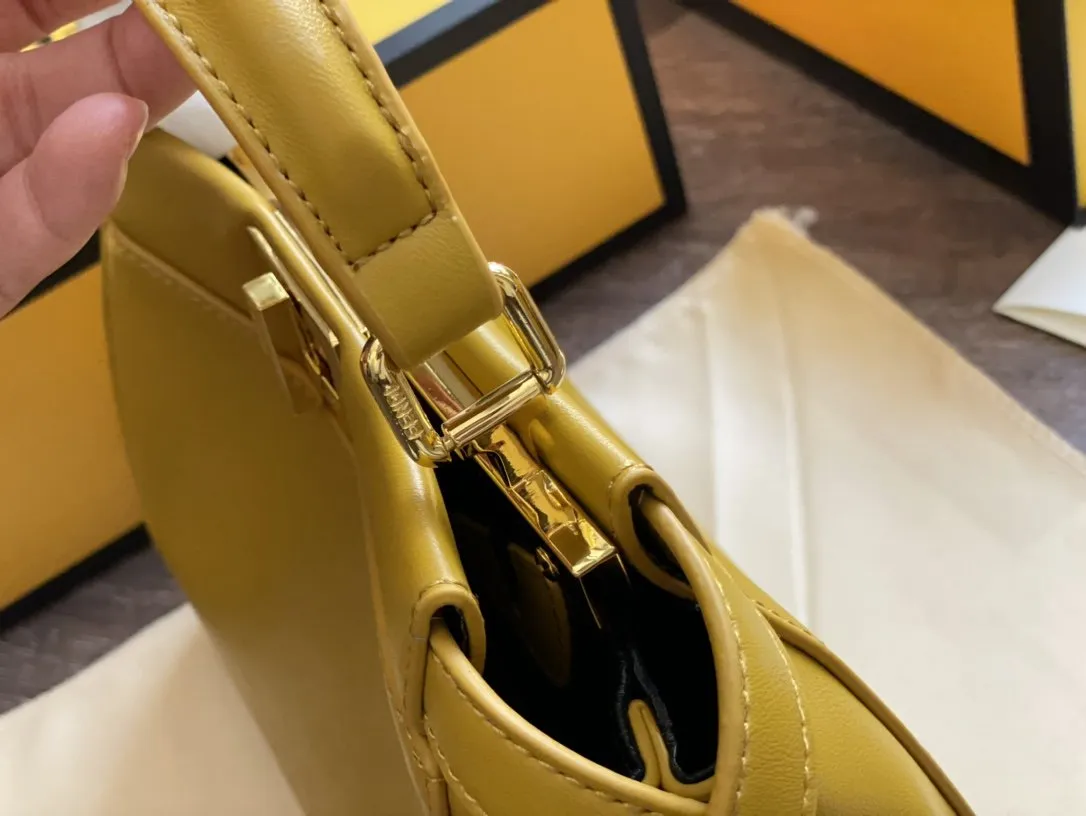EN   Designer bags by Fendi 117