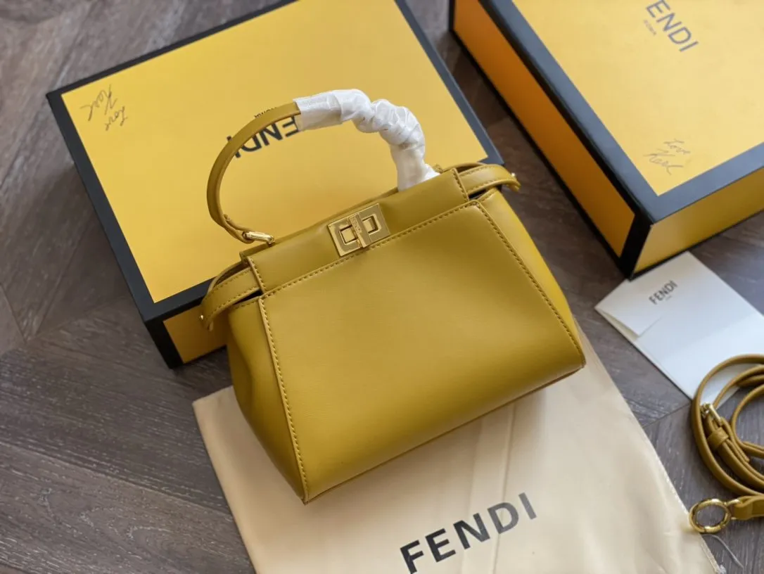 EN   Designer bags by Fendi 117