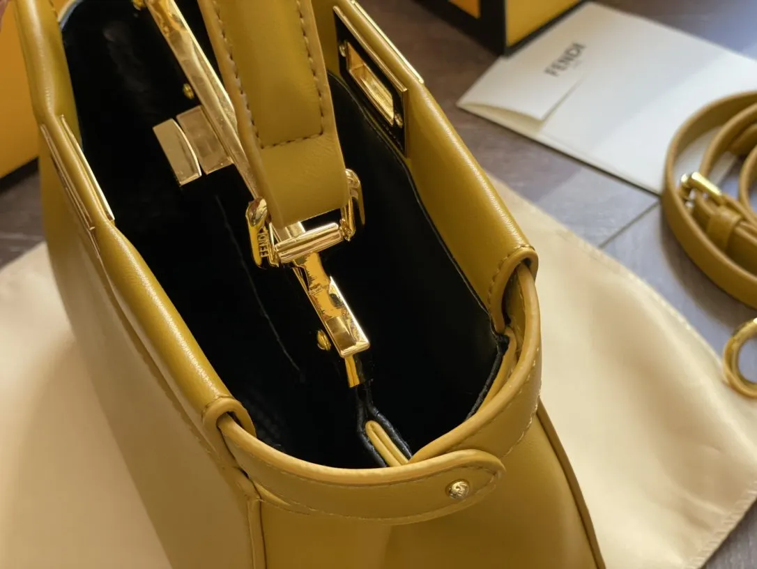 EN   Designer bags by Fendi 117